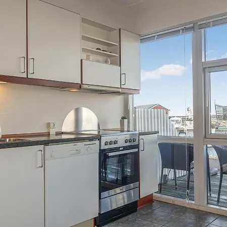 Stunning In With 2 Bedrooms And Wifi *