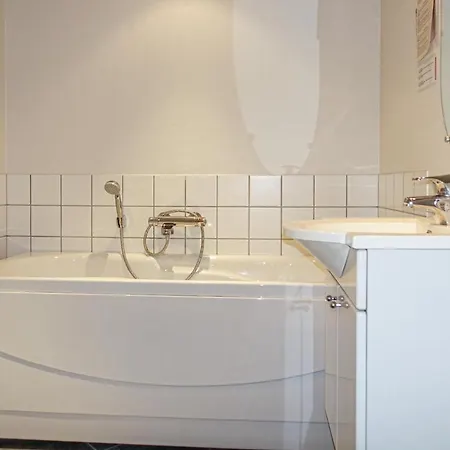 Stunning In With 2 Bedrooms And Wifi Hasle