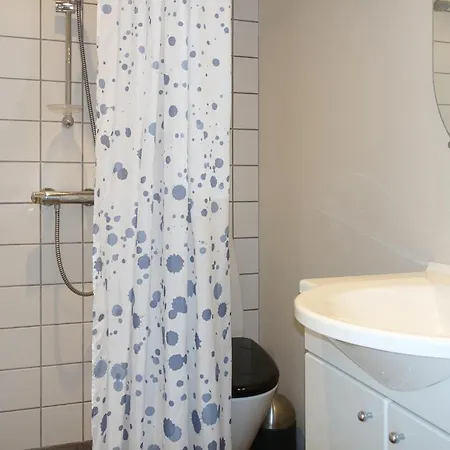 Stunning In With 2 Bedrooms And Wifi *
